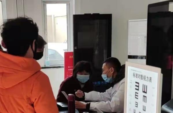 居民免費提供白內(nèi)障,青光眼,角膜炎等眼科疾病篩查和眼健康咨詢服務(wù)